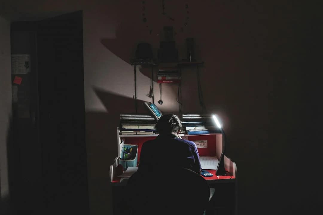 那个漏了认证的端点，比 Rails 死不死更让我睡不着