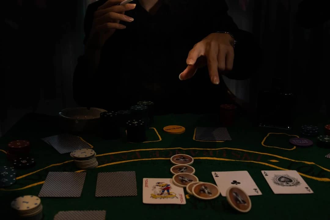 4B 追平 GPT-5?先把"干翻"两个字咽回去