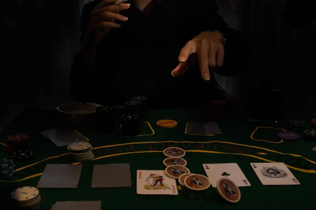 4B 追平 GPT-5?先把"干翻"两个字咽回去