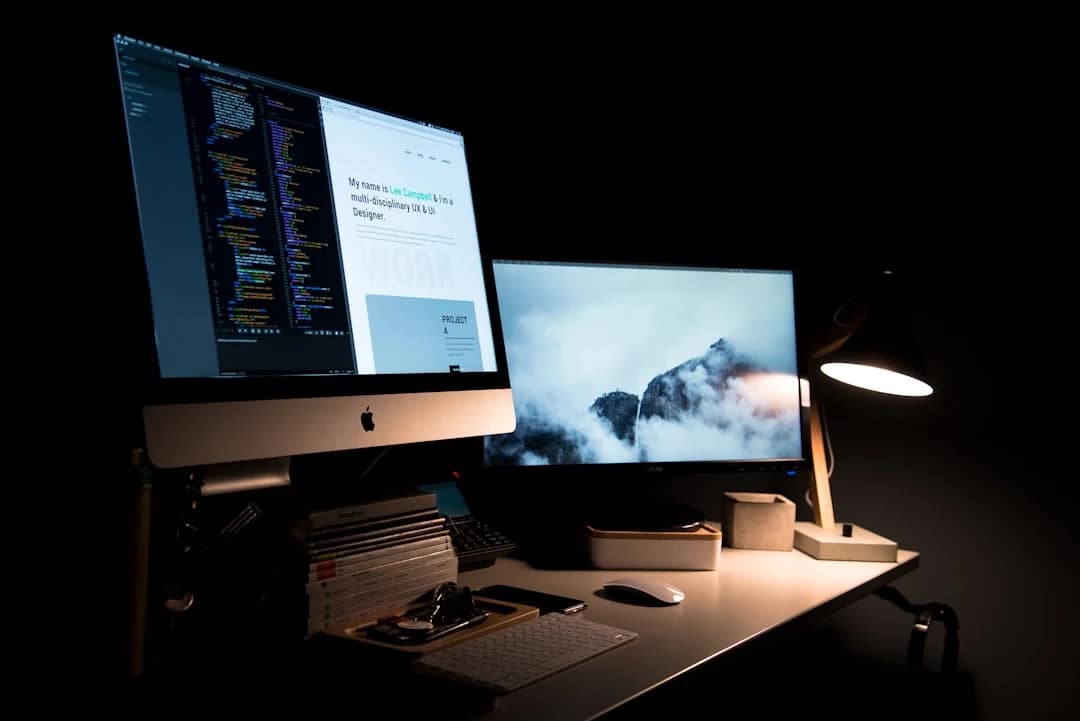 自己写 webhook 不是省钱,是把成本搬到了凌晨三点
